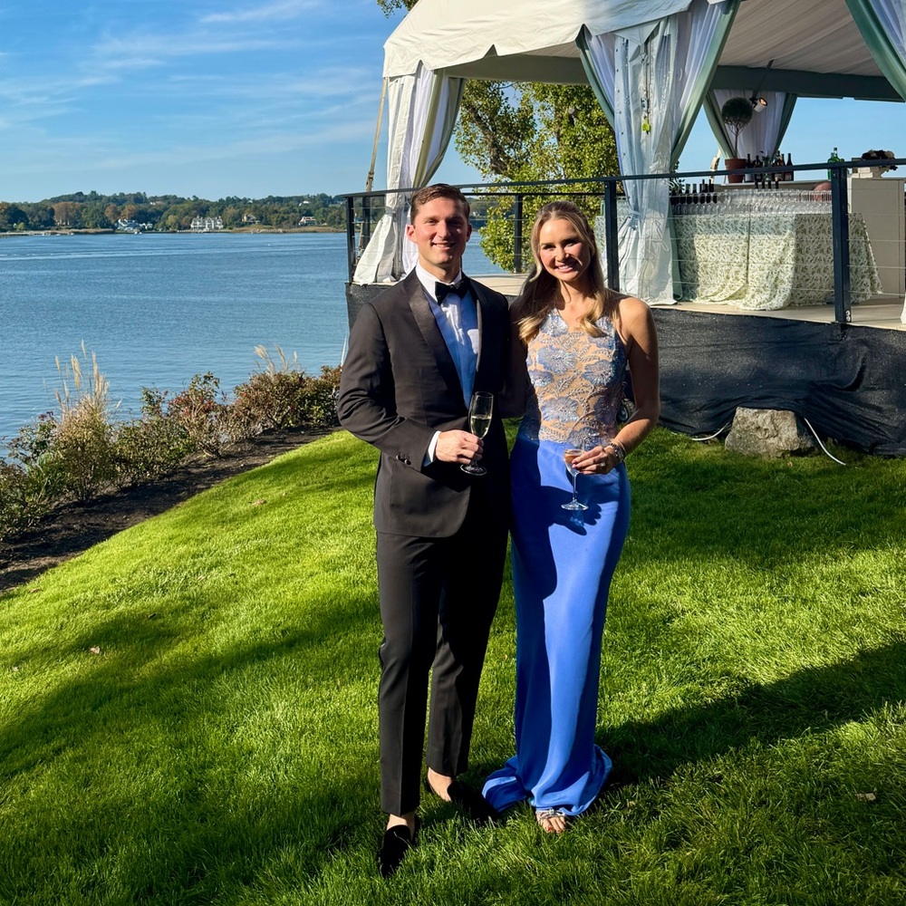 Gorgeous hand beaded Melinda Eng gown fits like 2 or 4